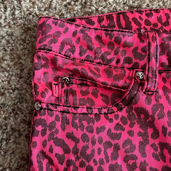 Tripp NYC Pink Animal Print Capri Pants, Size 9 Juniors - Picture 3 of 11